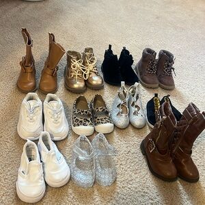 Toddler girl shoes size 6…. Dark brown boots size 5